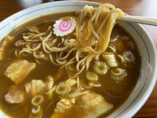 Sakae Ra-Men - カレーラーメンの麺をリフト！！