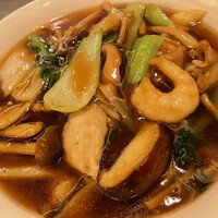 中国料理 彩龍 - 五目つゆそば　茸類、海老もたっぷり　細麺、醤油ベース　美味しいです