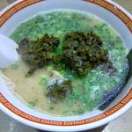 高菜ラーメン（750円）。高菜はもちろん辛子高菜。