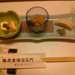 Ebiya Mikakumon - お通し(玉子豆腐+真鱈卵の煮物+わさび漬け+かまぼこ)