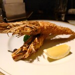 洋食 つばき - 車海老のフライ(2,500円)とにかく大きくてボリューム一杯。食べ応えのある海老フライです♥