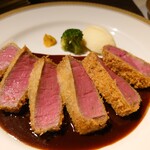 洋食 つばき - しめに頂いた和牛ひれビーフカツ(7,000円)見て下さいよ、この色合い。おくちの中に入れると、とろとろって溶けちゃいます♥