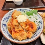 Marugame Seimen - 辛タル鶏天ぶっかけうどん・4個・大盛り。960円