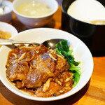 鍋家 - 料理写真:牛肉やわらか煮込み (￥900)