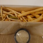 AND THE FRIET - NAGOYA - 左、ラセットバーバンク、右ヴィンチェ、