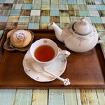 みどりの朝喫茶 - 数量限定シナモンロール１個ついてます。