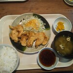 華さん食堂 - 身のしっかりした鶏天です。