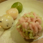 基本のお団子に好きなお菓子をもうひとつ選べます