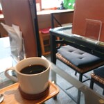 cafeレストランいつものところ - 中央のテーブル席に座りました♪