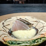 ことわりをはかるみせ ばんどう - 鰆の炙り　玉ねぎソース