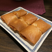 家寶 跳龍門 - 鮮蝦春巻。カタチはナゾだが味わいは上等。