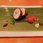 日本料理 たかむら - 秋田産比内鶏首皮包み焼き