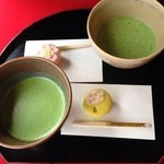 六義園 心泉亭 - お茶セット、500円なり