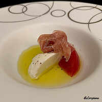 リストランテ ストラーダ - プロシュット､モッツァレラ､フルーツトマトのカプレーゼ