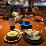 THE RIGOLETTO OCEAN CLUB - ワイン、生牡蠣、チーズマッシュポテト