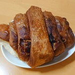 ZEBRA Coffee&Croissant - プロシュート(540円)。中にプロシュートが練り込まれてる。ちょっと塩分が効いてる。