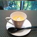 鮨あんりえるるかん - 前菜一品目（フォアグラの茶碗蒸し　トリュフのムース添え）