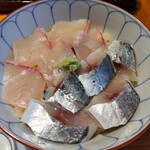 京すし - ハーフ丼（あじとかんぱち）1300円