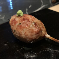焼鳥 篠原 - レアな火入れのつくね、のはずがやや強めの火入れ