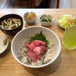 酒・肴 おひとり処 - 【ランチ】本生マグロ丼 1200円(税込)