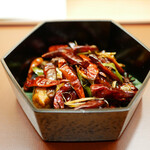 美会 - ●トラフグ タイ中華風唐揚げ
      トラフグ（豊後水道）、朝天辣椒、八角、山椒