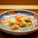 美会 - ●オースワン
      黒鮑（佐渡）、ニンニラ、イクラ添え