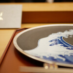 美会 - いつもの波の情景が鮮やかなお皿