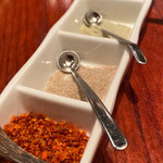 オールドハウス ラオファン - スパイス、塩、ネギ油