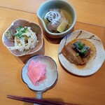さじ - 小鉢3種、漬物