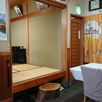 磯料理 山田屋 - 奥の小上がりの席です。