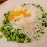 サイゼリヤ - 柔らか青豆とペコリーノチーズの温サラダ 200円