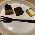 レフ アオキ - コース終了かと思ったら最後はパウンドケーキは3種類いただきました