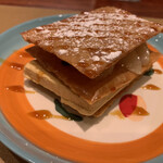 レフ アオキ - デザートの洋梨とカラメルのパルフェのミルフィーユ