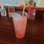 Jacksonville - ピンクレモネードソーダ  @290円也。色が可愛らしいピンクの、普通の「レスカ」ですね。