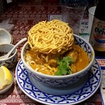 東京カオソーイ - 骨付き鶏肉カオソーイ・ガイ：999円