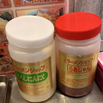 ラーメンショップ - ボトルでかい！入れすぎ注意です、、、