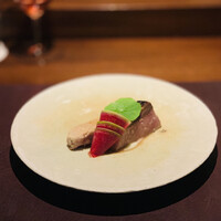 アカ - ③ 鰤？の薪火焼き、香辛大根、馬鈴薯のピューレ