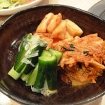 焼肉 鶯谷園 - キムチ盛り合わせ750円