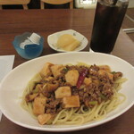 バックポートカフェ - 麻婆パスタ　800円