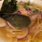 麺屋 侍 - 伊吹いりこ淡麗らーめん（塩）のスープ