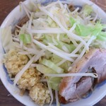 ジャンクガレッジ - ラーメン（大盛）＋ヤサイ増しショウガトリプル