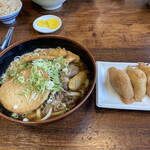 Makino Udon - 肉ごぼう天＋丸天の硬麺といなり寿司3個