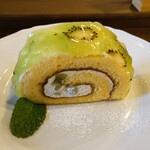 風光舎 - キウィのロールケーキ430円