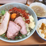 ラーメン たかはし - 肩ロース肉ともも肉にチャーシューは低温調理で旨味が凝縮