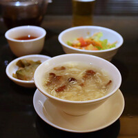廣東料理 民生 ヒルトンプラザウエスト店 - ナメコと卵のスープ
                    サラダ
                    搾菜