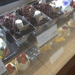 グラマシーニューヨーク - ショーケースには色とりどりのスイーツが♪