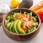 Avocado and tandoori chicken salad