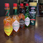 REVEL - オーダーしたらタバスコがいっぱい並べられた（笑）