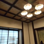 Kappou Mika Sa - 部屋の天井。(入口近くのテーブル席の部屋。)