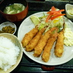 Kuimonoyakaku - エビフライ定食